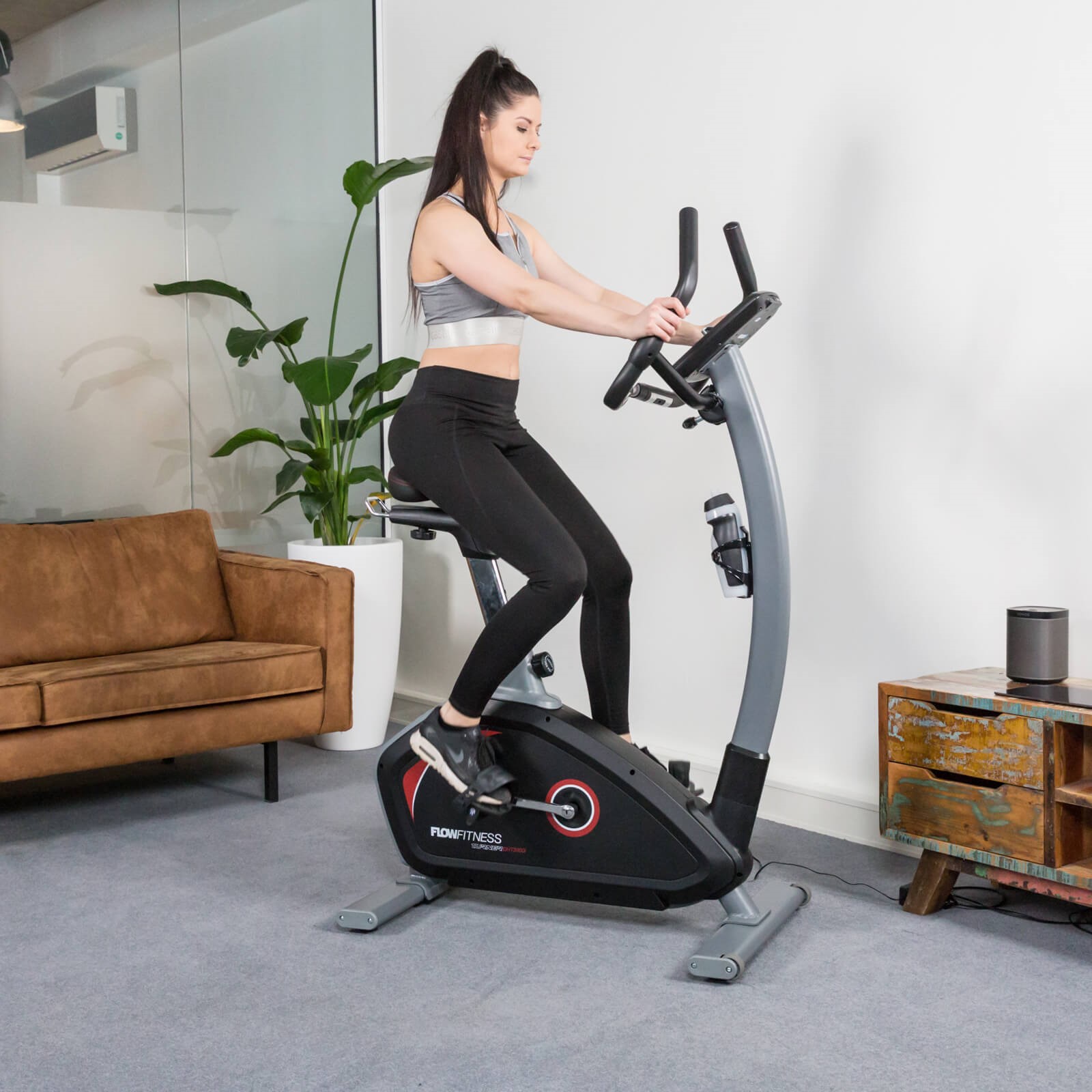Velo dappartement Hometrainer Turner dht2000i exercise bike Flow Fitness 60382