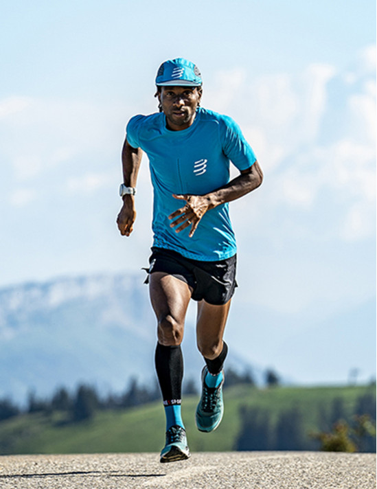 Atmungsaktive und verstellbare Sportmütze 5 Panel Light Cap Compressport 74682