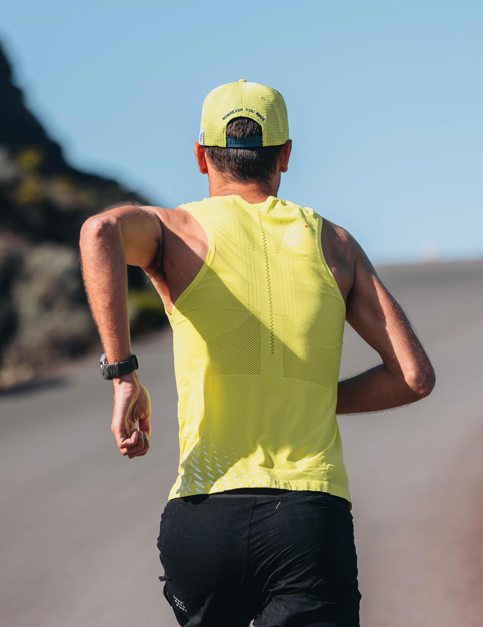 Debardeur t shirt running Pro racing Singlet Homme Compressport 72219