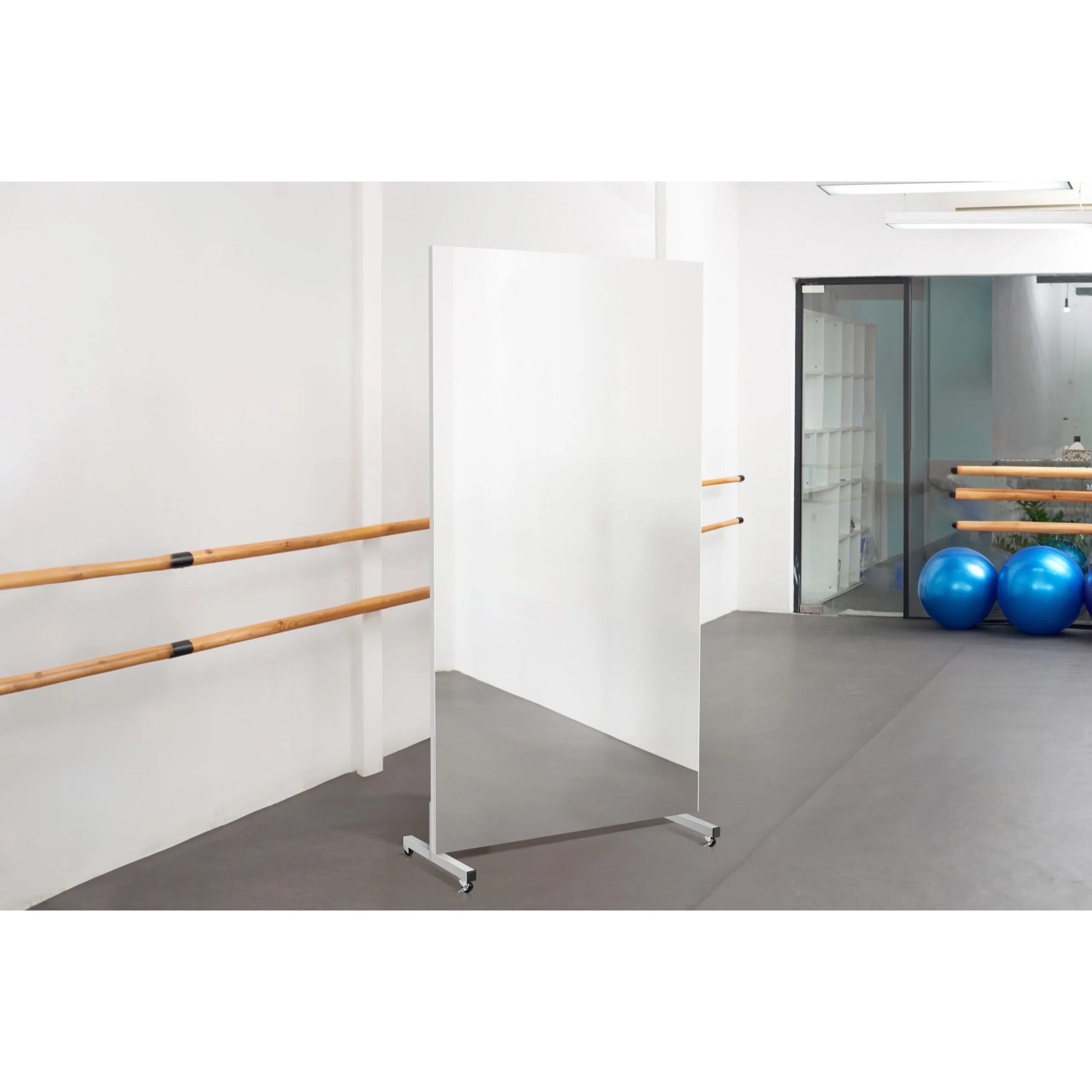 Ergovia 2633 glasloze spiegel op wieltjes